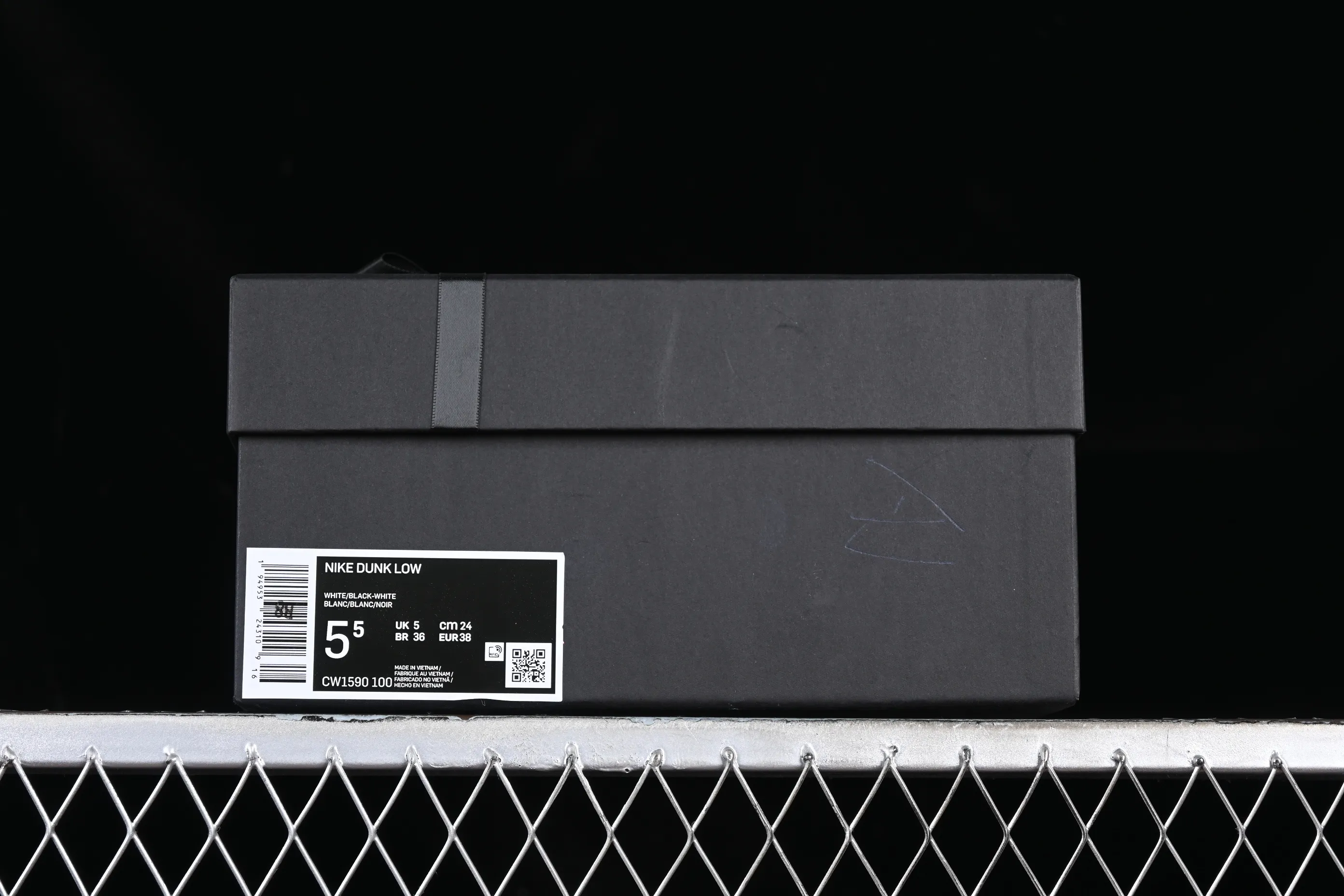 All Categories Nk SB Dunk Series Nk SB Dunk Low Low-top sneakers Gift box Nk Dunk Low Raspberry Black Pink Valentine's Day Customized version of deconstructed strap casual sneakers CW1590-100